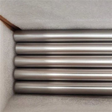 Qual é o nível de pureza típico de uma barra de titânio de grau 12?